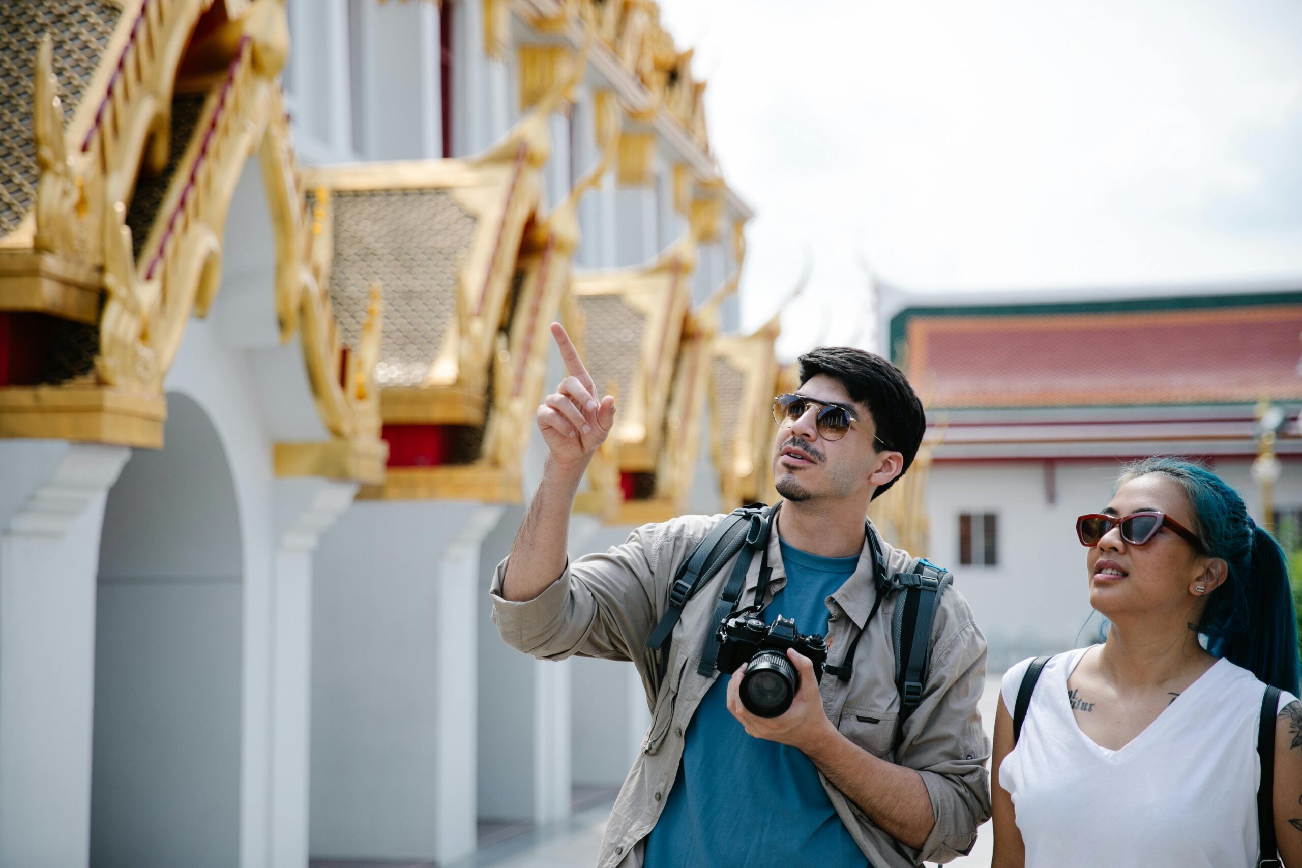 A checklist guide on how to evaluate a historic vacation rental, highlighting points like authenticity, location, and guest reviews