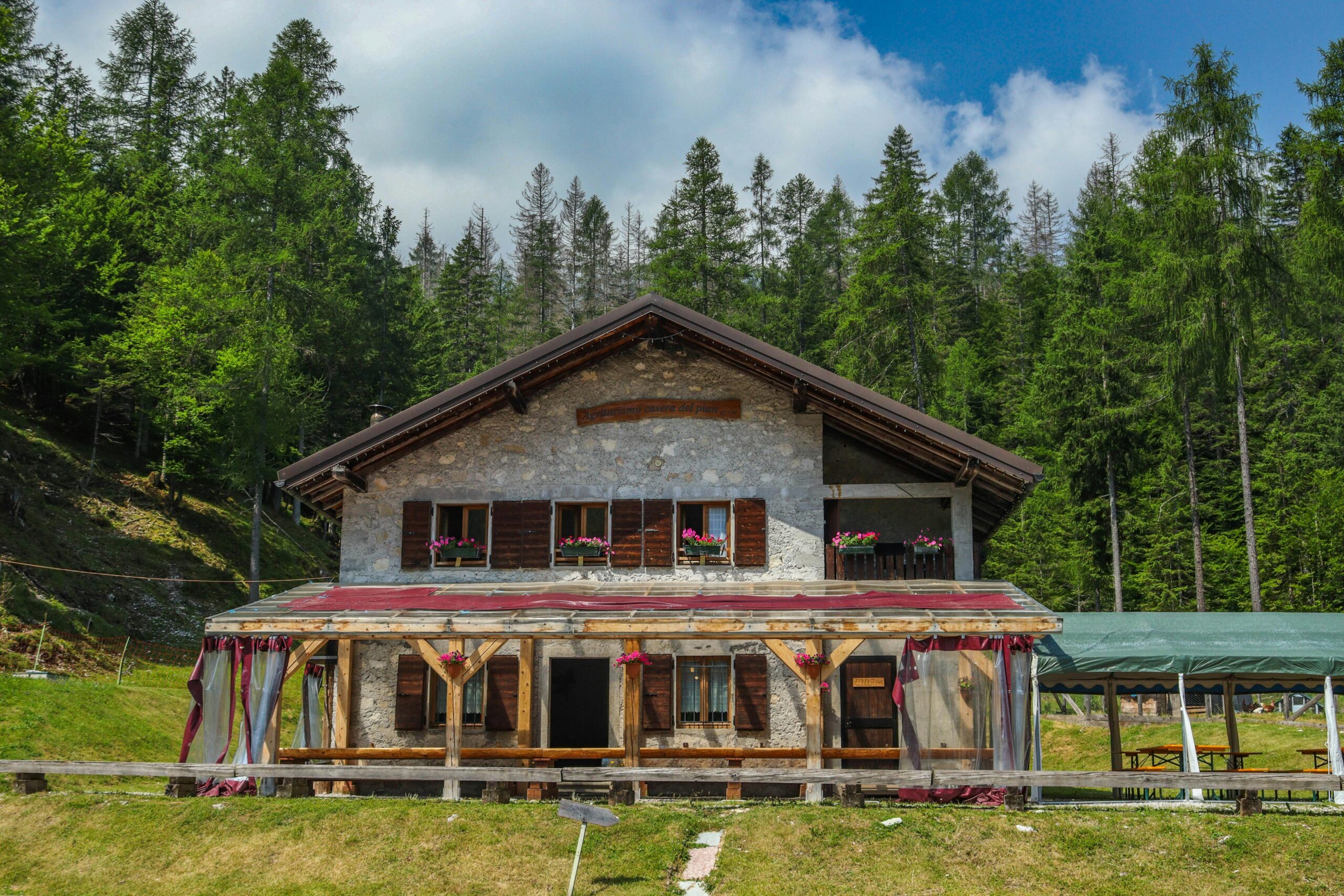 Screenshot of a vacation rental website highlighting filters for historic properties