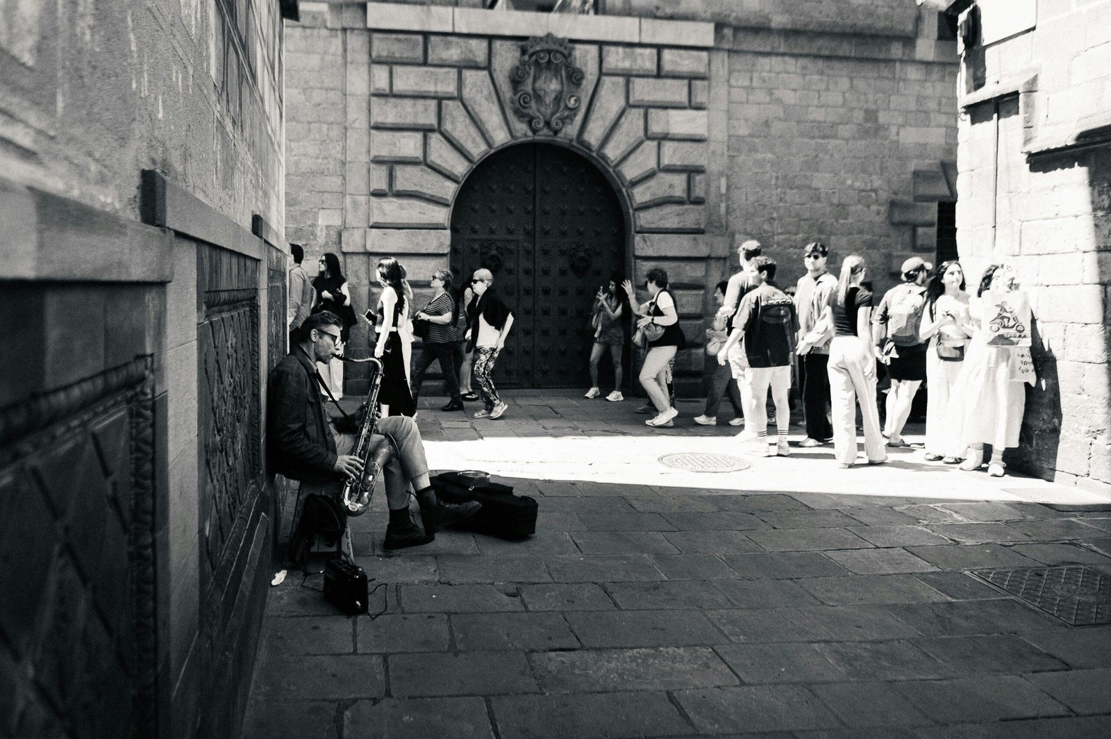 A traveler enjoying a private concert at a Tuscan villa