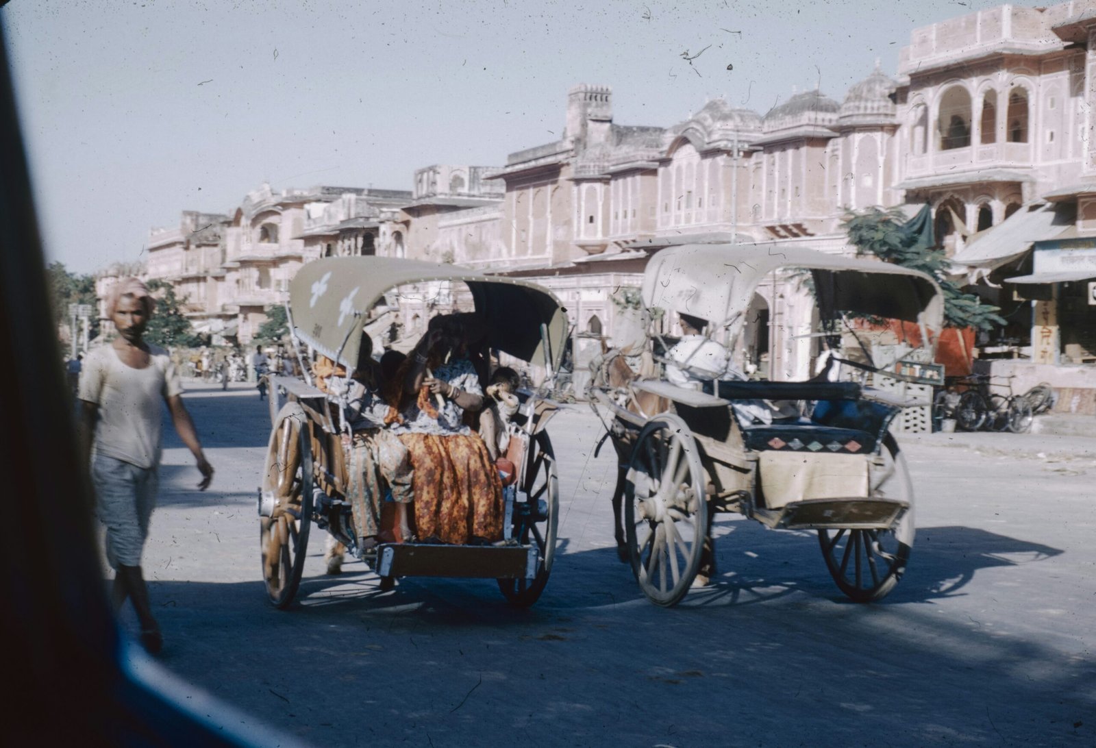 Decade-Themed Vacations: Unlocking History Through Historic Vacation Rentals