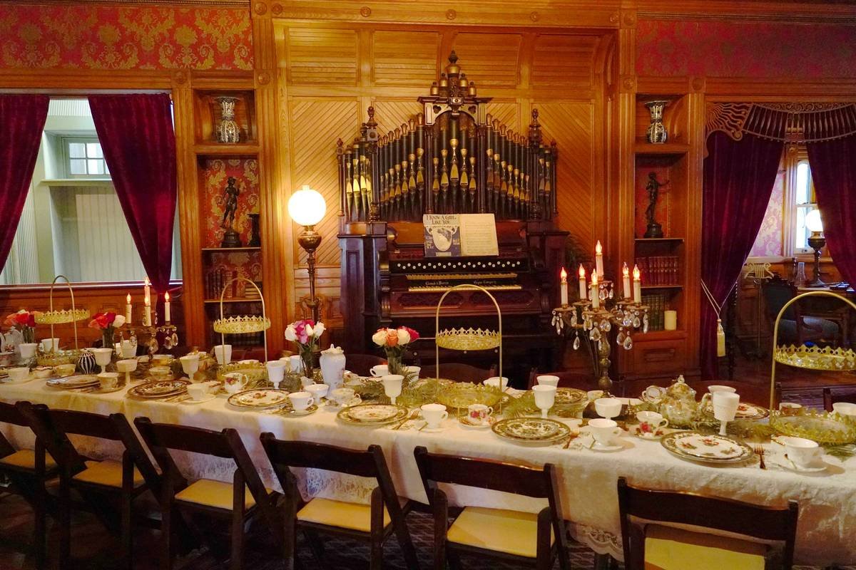 Castle Dining Experiences: Your Guide to Historic Vacations with a Royal Touch