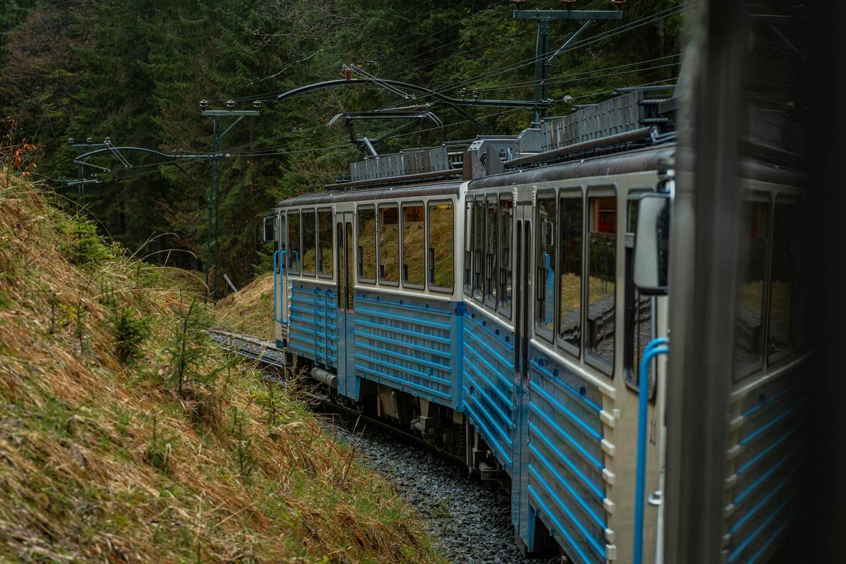 How Timeless Fashion Accessories Can Elevate Your Historic Vacation Rental Experience