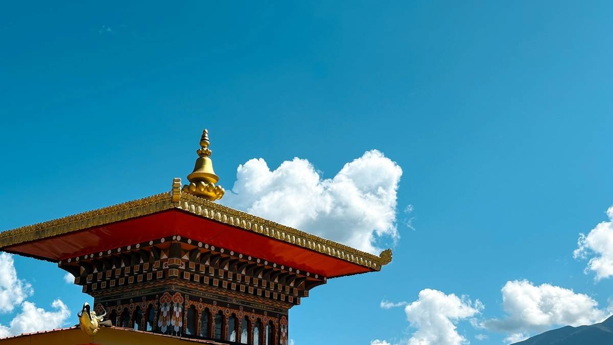 A beautiful historic villa surrounded by lush gardens