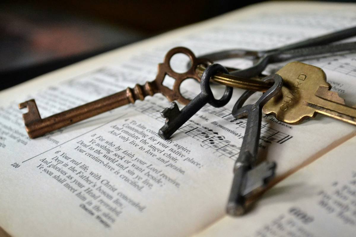 Vintage keys of various kinds on the same ring. It's such an eclectic collection of antiques and mid-century keys.