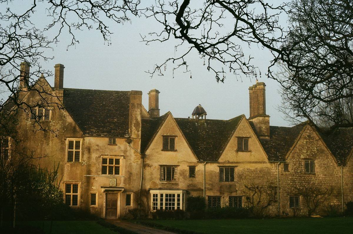 Why Your Next Getaway Needs a Heritage Manor Stay (And How to Find the Perfect One)