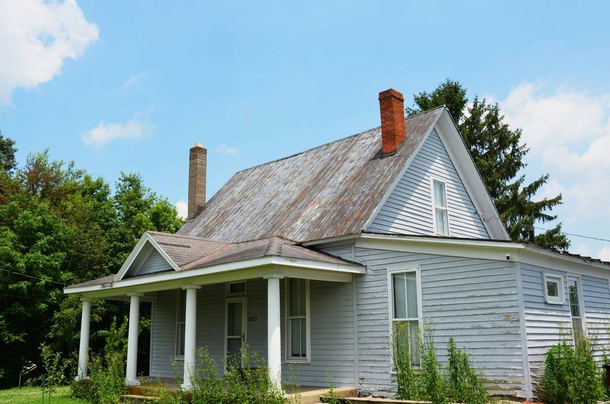 Exterior of authentic historic house rentals in Austrian countryside with vineyard views
